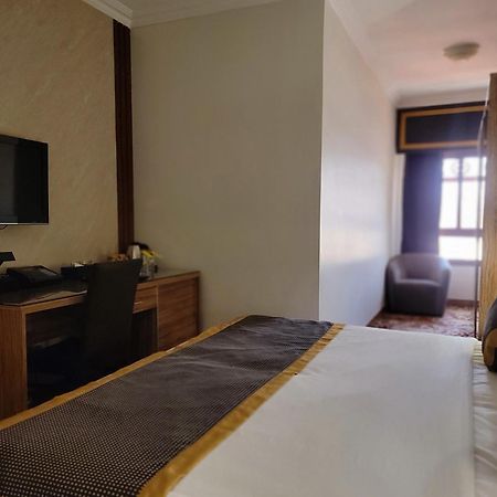 Golden Tulip Al Shakreen Medina Exterior foto